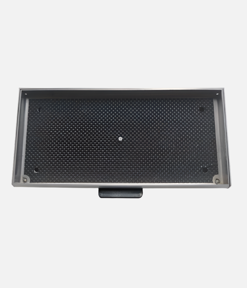 Panneau d'accès pour drain linéaire